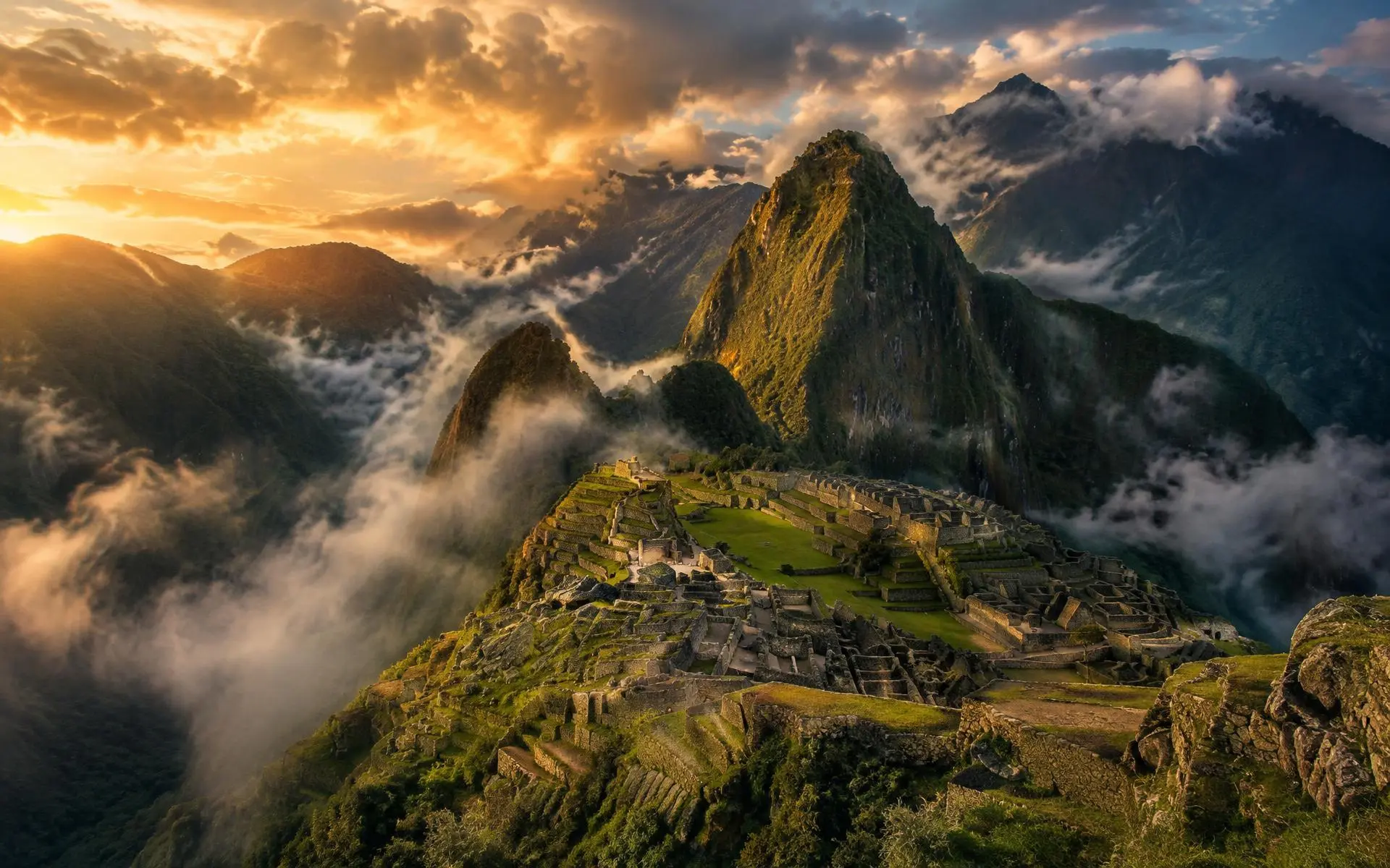 Paisaje de montañas andinas en la región de Cusco